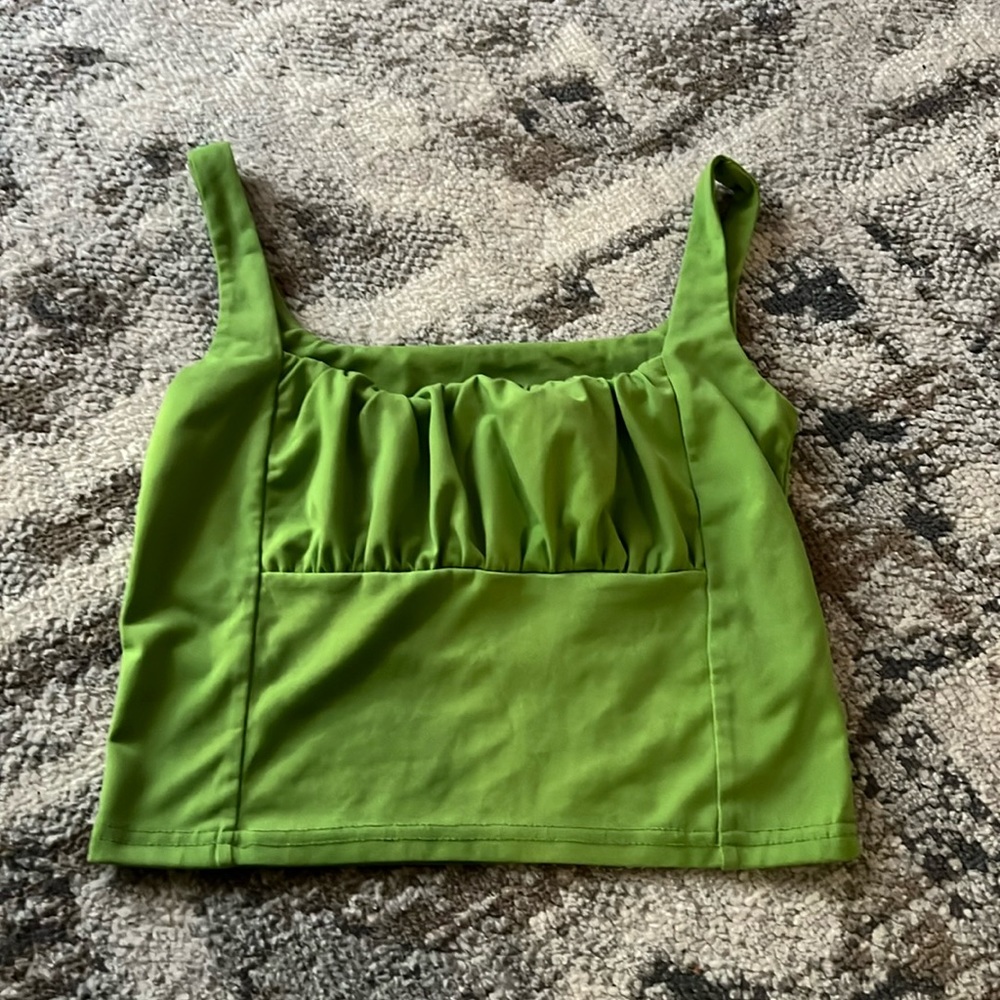 Size small green cropped tank 🍀💚